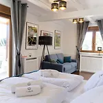 Dom wakacyjny Funaberia -25 Hektarowa Luksusowa Posiadłość Z Basenem, Jacuzzi, Sauną, Boiskiem Wielofunkcyjnym *