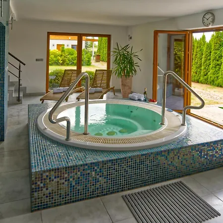 Ferienhaus Funaberia -25 Hektarowa Luksusowa Posiadlosc Z Basenem, Jacuzzi, Sauna, Boiskiem Wielofunkcyjnym *